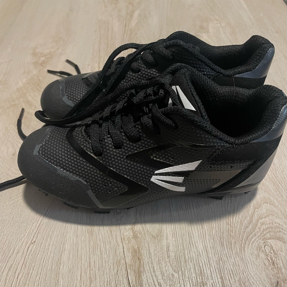 Youth Boys Easton Baseball Cleats size 12